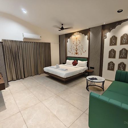 Shree Jalaram Resort Kodāe Zewnętrze zdjęcie