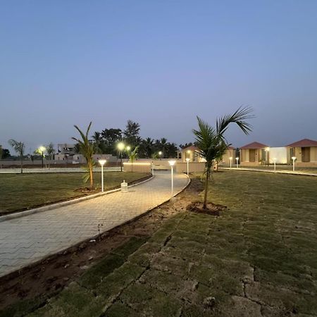 Shree Jalaram Resort Kodāe Zewnętrze zdjęcie