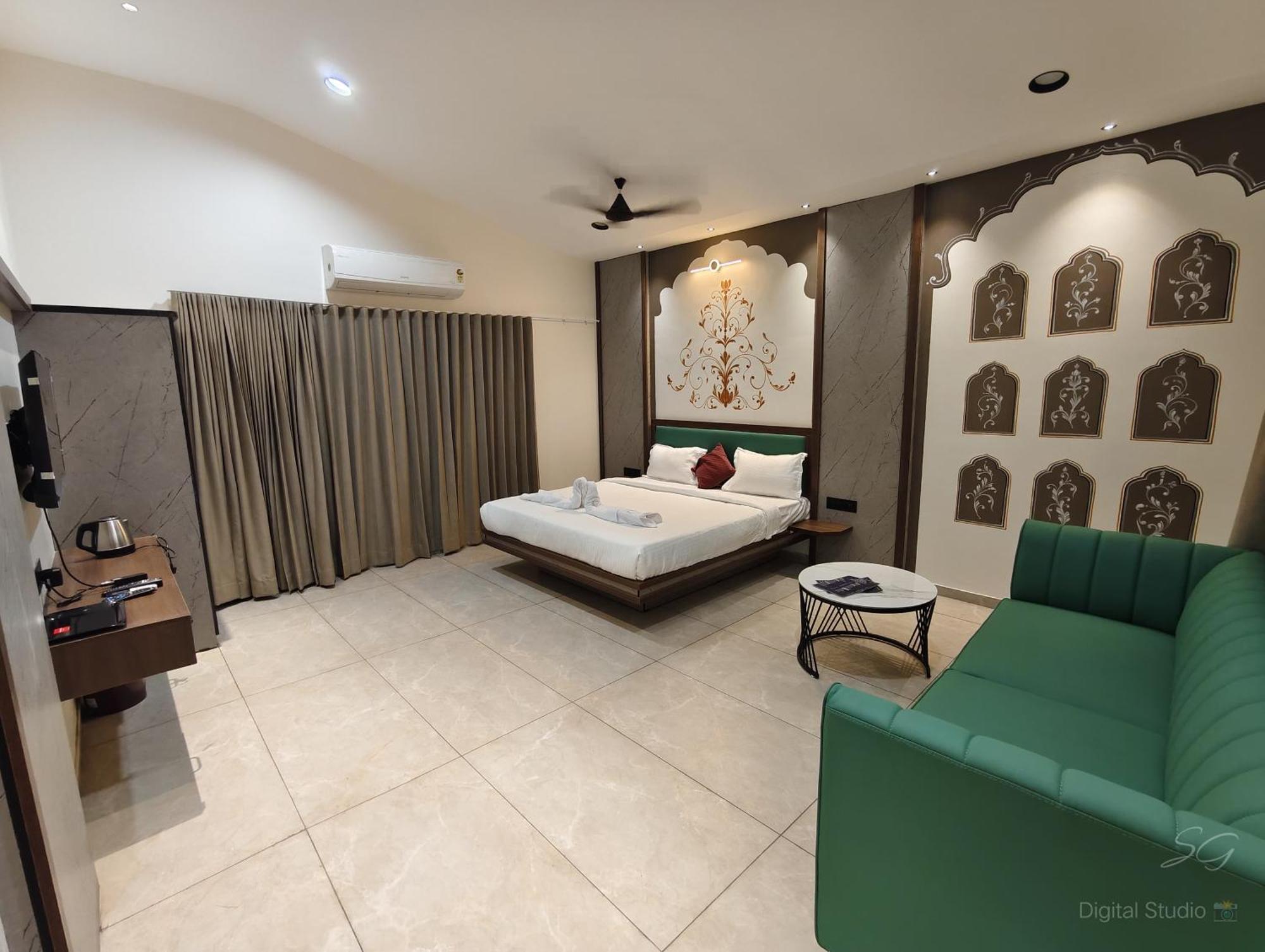 Shree Jalaram Resort Kodāe Zewnętrze zdjęcie