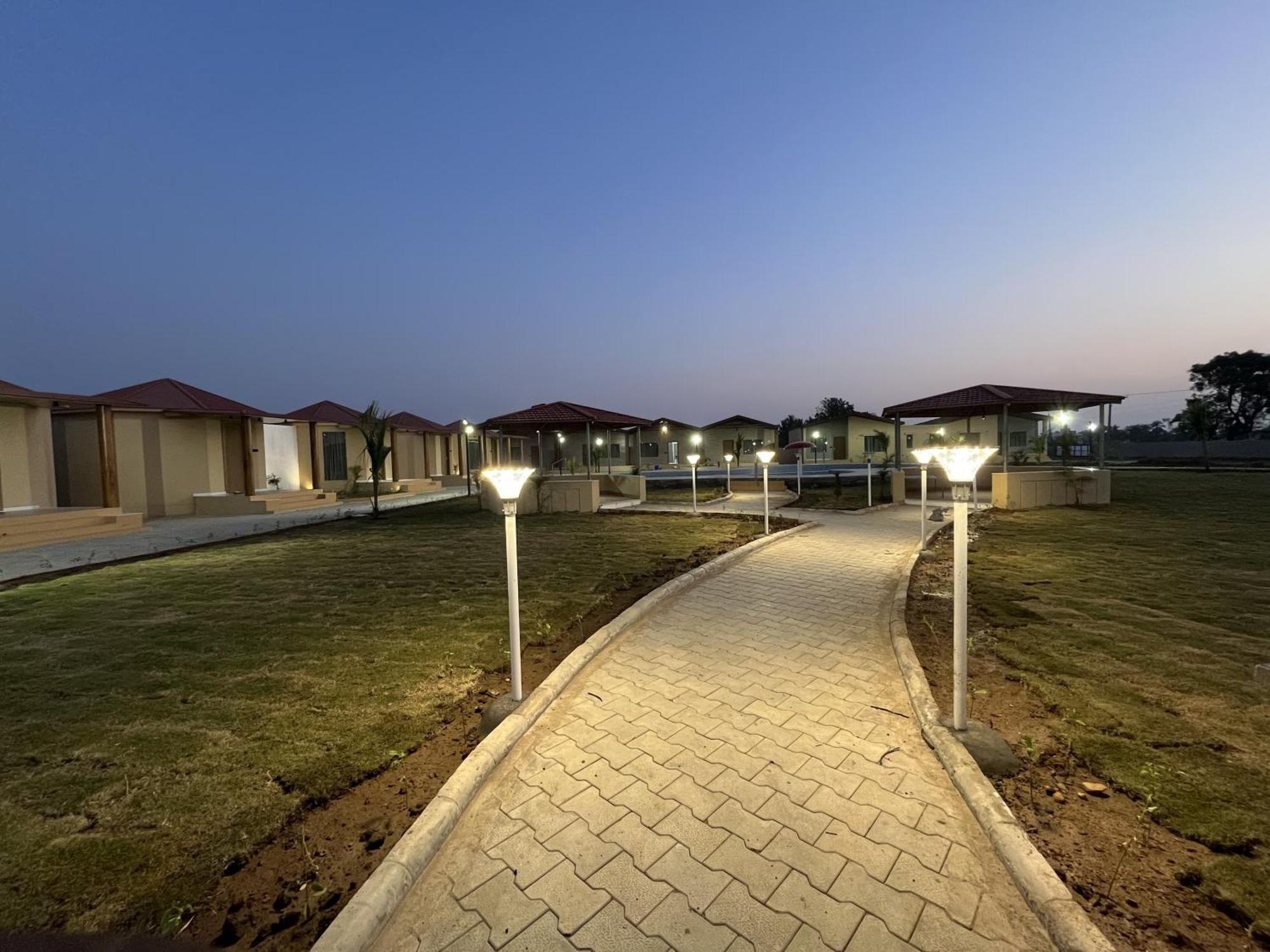 Shree Jalaram Resort Kodāe Zewnętrze zdjęcie
