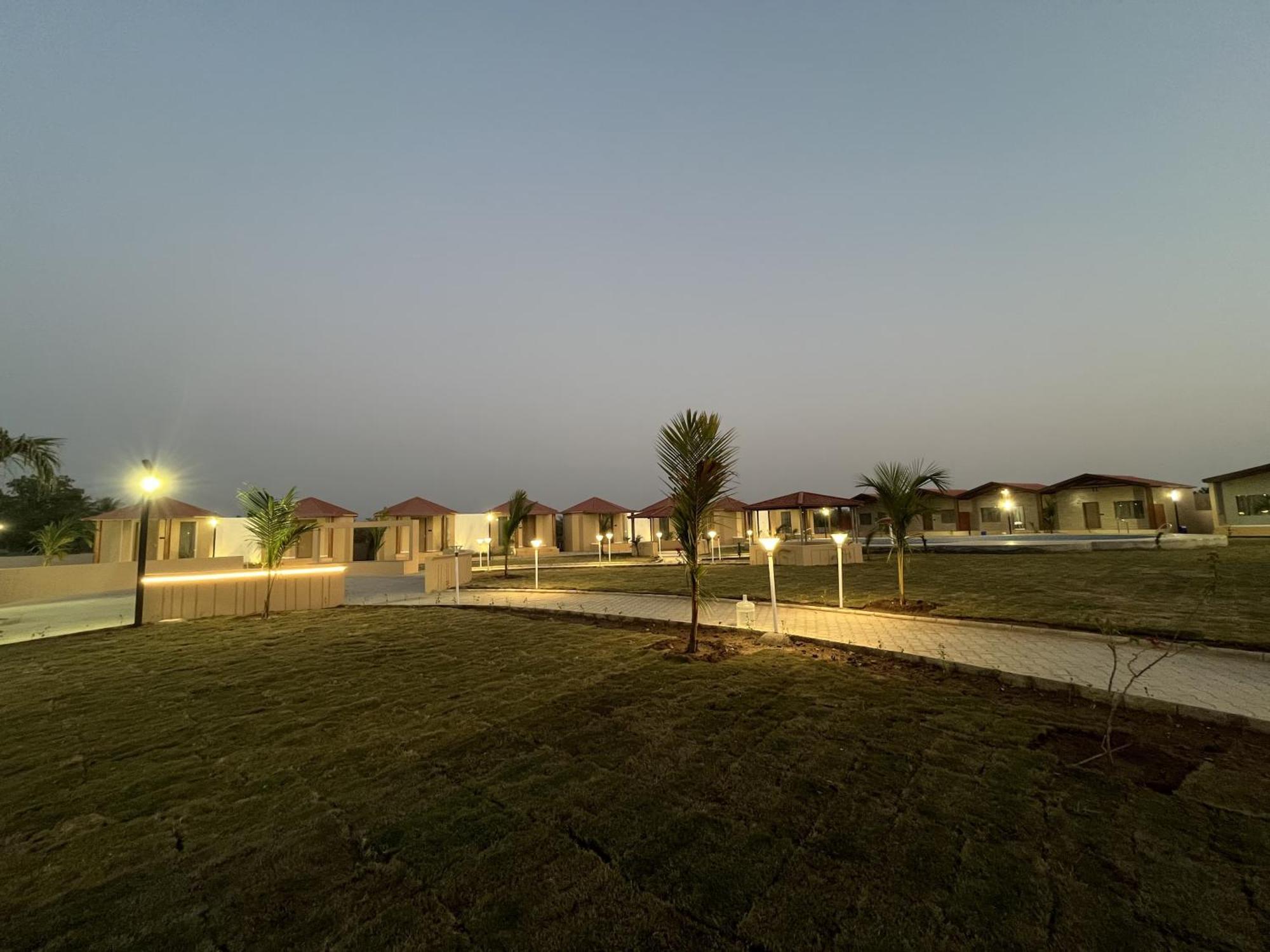 Shree Jalaram Resort Kodāe Zewnętrze zdjęcie