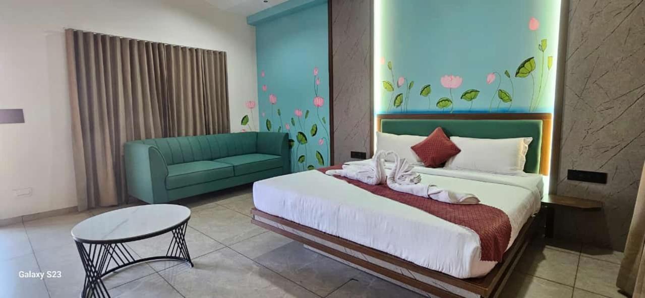 Shree Jalaram Resort Kodāe Zewnętrze zdjęcie