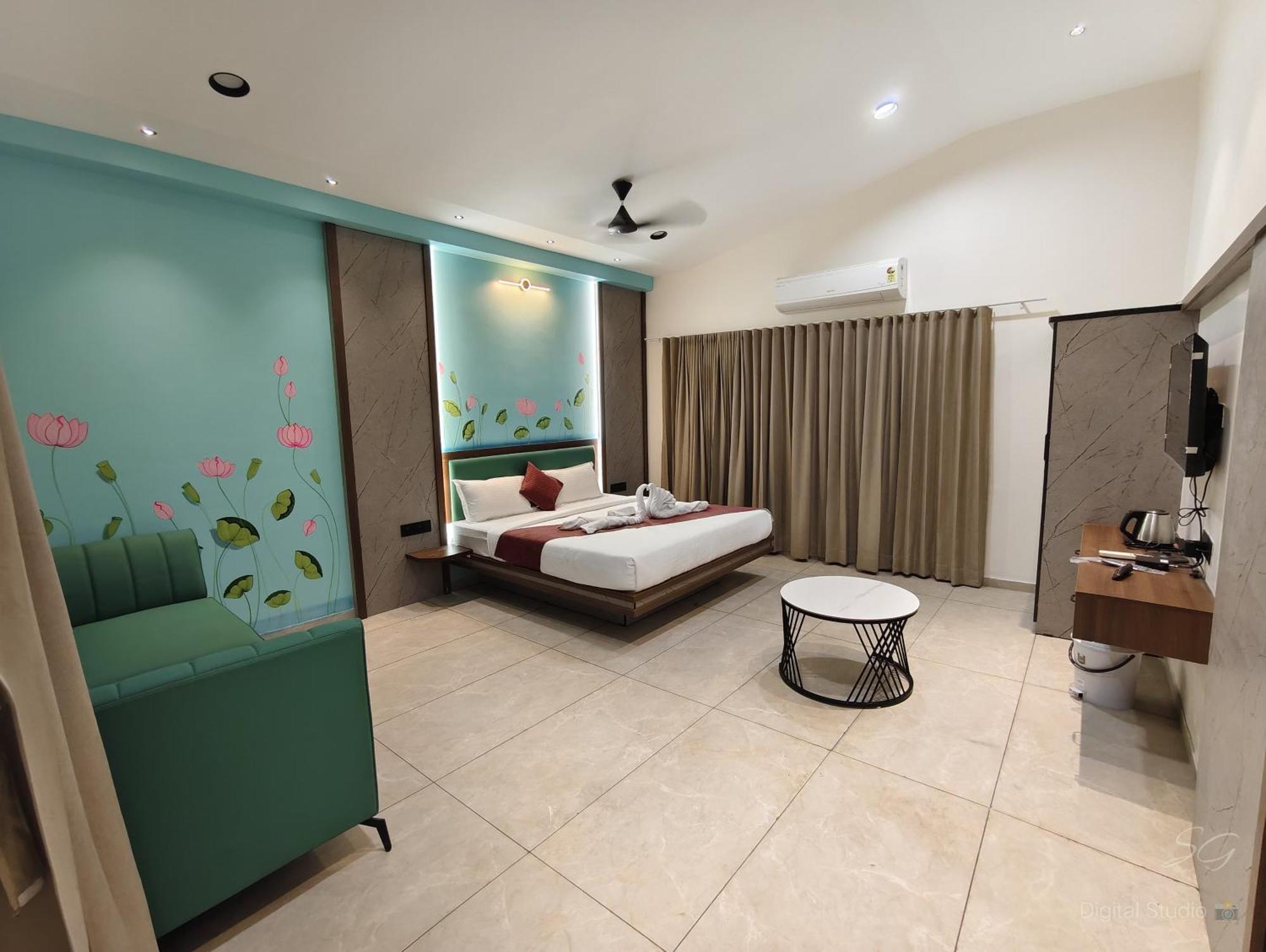 Shree Jalaram Resort Kodāe Zewnętrze zdjęcie