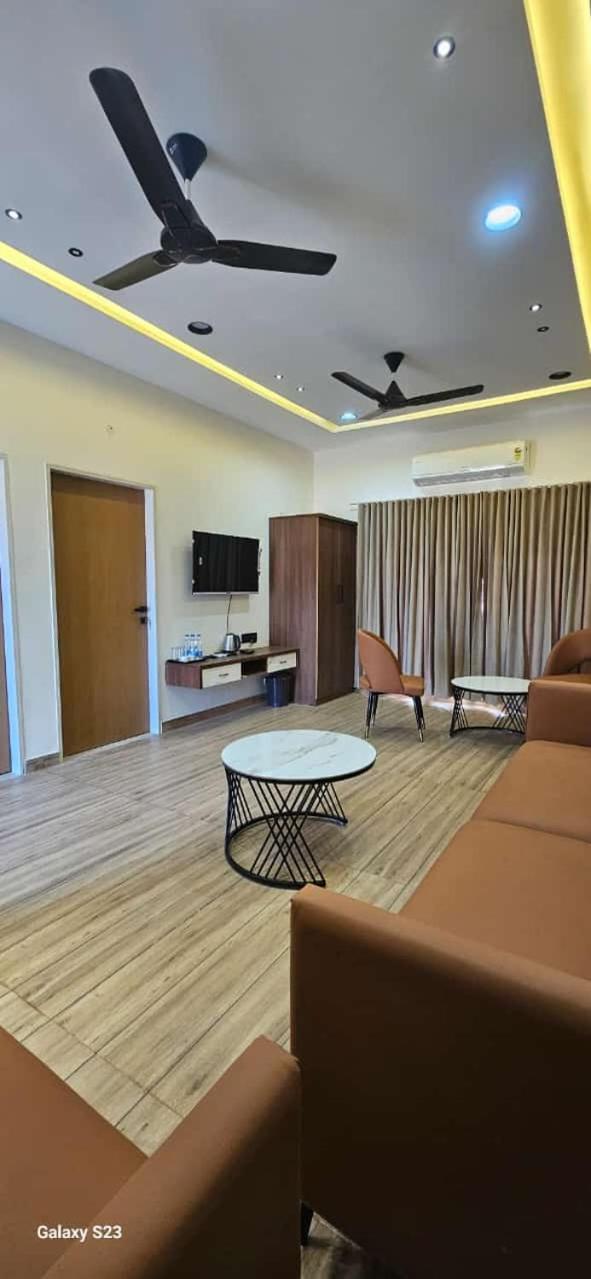 Shree Jalaram Resort Kodāe Zewnętrze zdjęcie