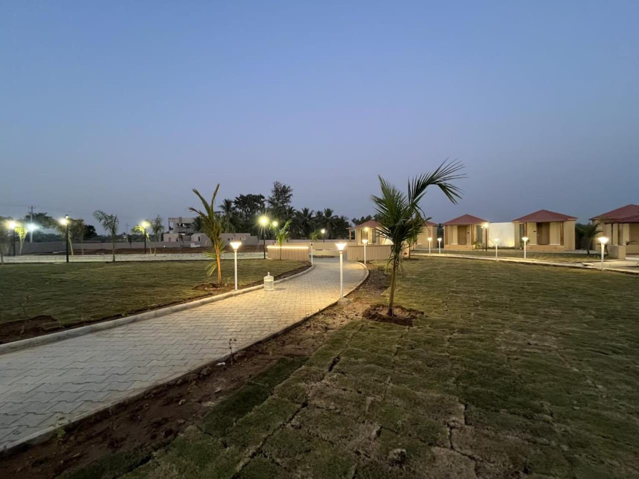 Shree Jalaram Resort Kodāe Zewnętrze zdjęcie
